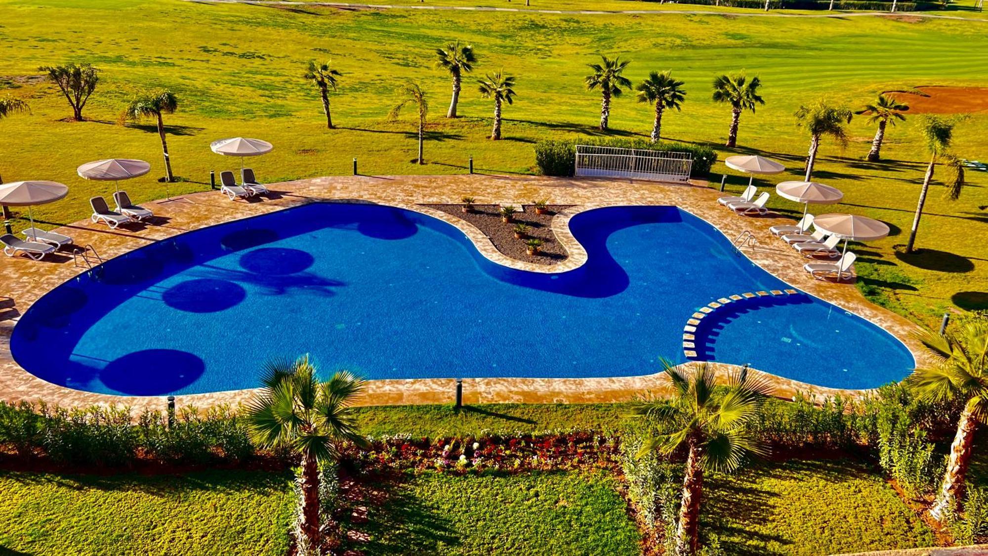 Appartement De Luxe Avec Jardin Vue Sur La Piscine Golf Securise 24H Sur 24 A 5 Minutes De L Aeroport 马拉喀什 外观 照片
